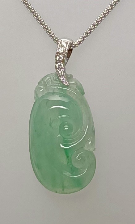 1PJD159RG- Pendant of icy jadeite with green specks with diamond in 18k ...