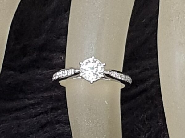GIA certified diamond, Above 1 carats available