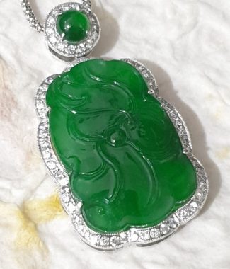 1PJD110RC- Emerald green jadeite pendant