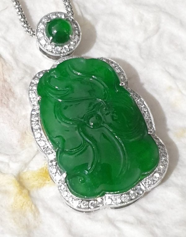 1PJD110RC- Emerald green jadeite pendant